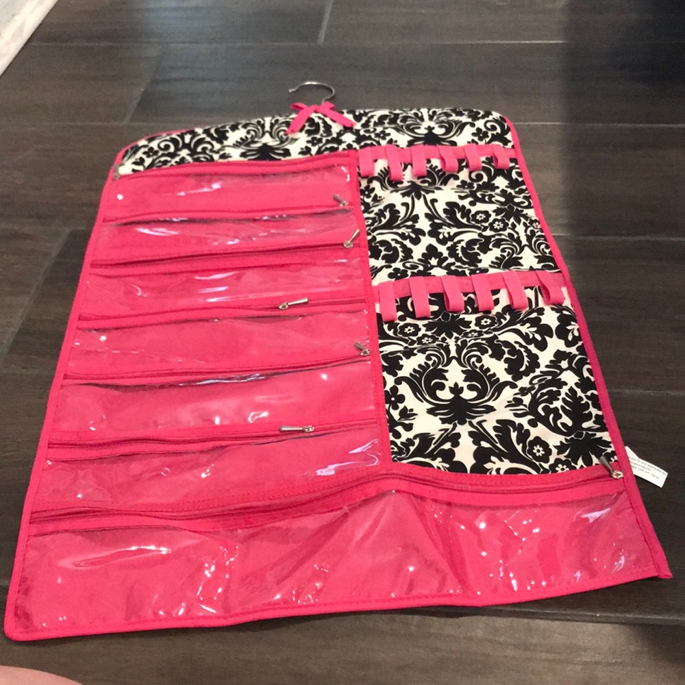 Hanging jewelry bag
